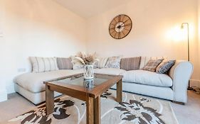 Spacious 4-Bedroom Home In Moston, Manchester